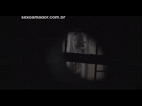❤️ Blondie wurdt yn it geheim op fideo opnommen troch in buertvoyeur ferburgen efter holle bakstiennen ❌ Pornofideo op fy.trysex.ru ❌❤