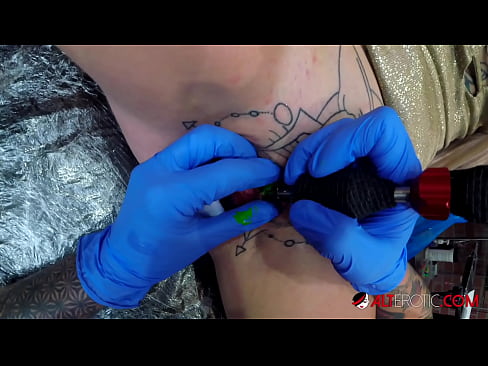 ❤️ Ekstreem tattooed hottie Sully Savage krige in tattoo op har klitoris ❌ Pornofideo op fy.trysex.ru ❌❤