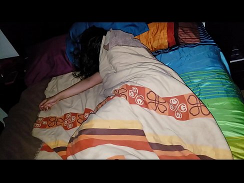 ❤️ Styfsoan bespot syn jonge styfmem wylst se sliept. ❌ Pornofideo op fy.trysex.ru ❌❤